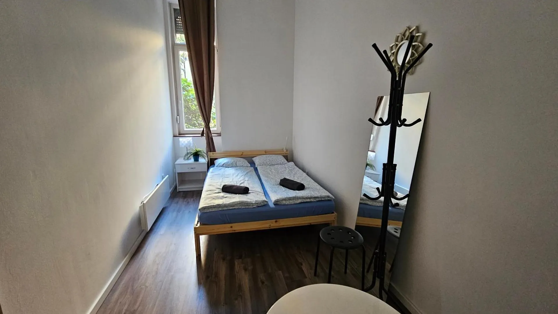 Urban Nomad Rooms And Hostel