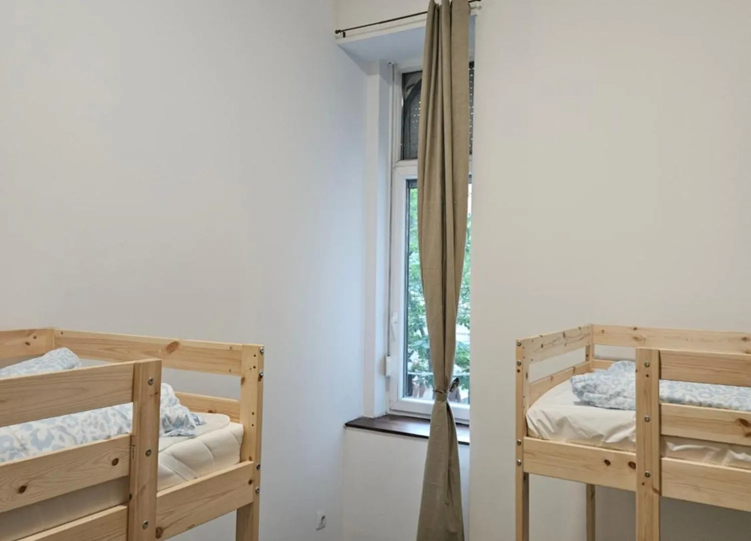Urban Nomad Rooms And Hostel